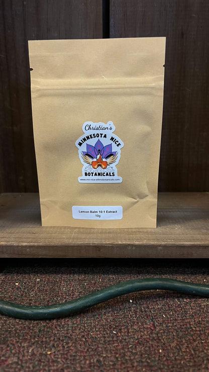 Bag of lemon balm extract powder